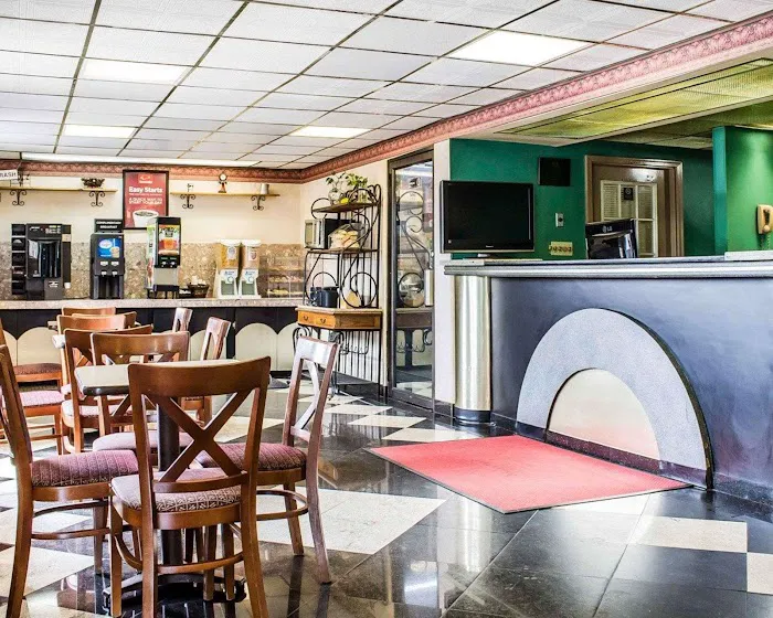 Econo Lodge Scranton near Montage Mountain 5