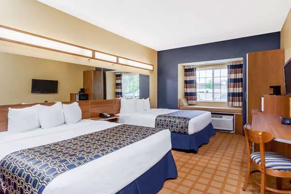 Microtel Inn & Suites by Wyndham Dickson City/Scranton 4