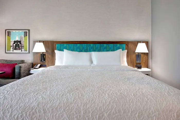 Hampton Inn and Suites Deptford 4