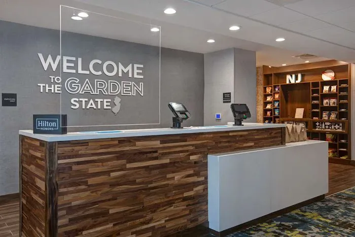 Hampton Inn and Suites Deptford 4
