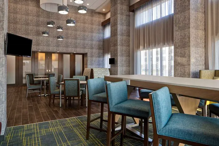 Hampton Inn and Suites Deptford 4
