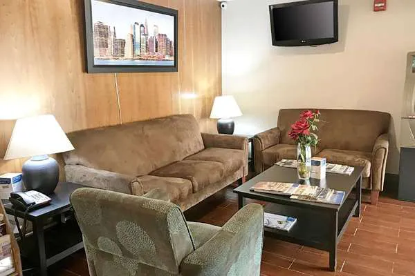 Super 8 by Wyndham Gloucester 5