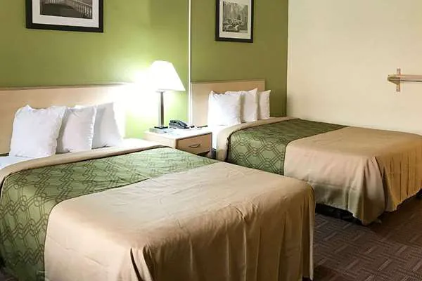 Super 8 by Wyndham Gloucester 5