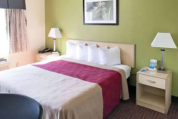 Super 8 by Wyndham Gloucester 5