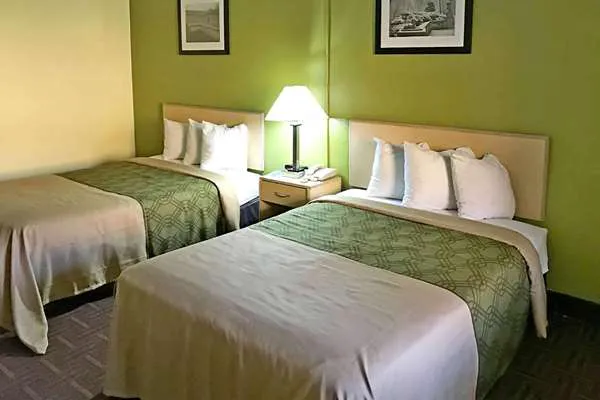 Super 8 by Wyndham Gloucester 5