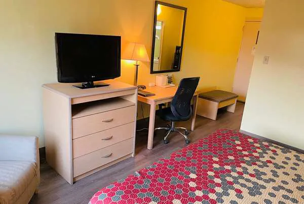 Super 8 by Wyndham Gloucester 5