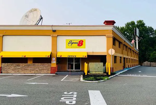 Super 8 by Wyndham Gloucester 5