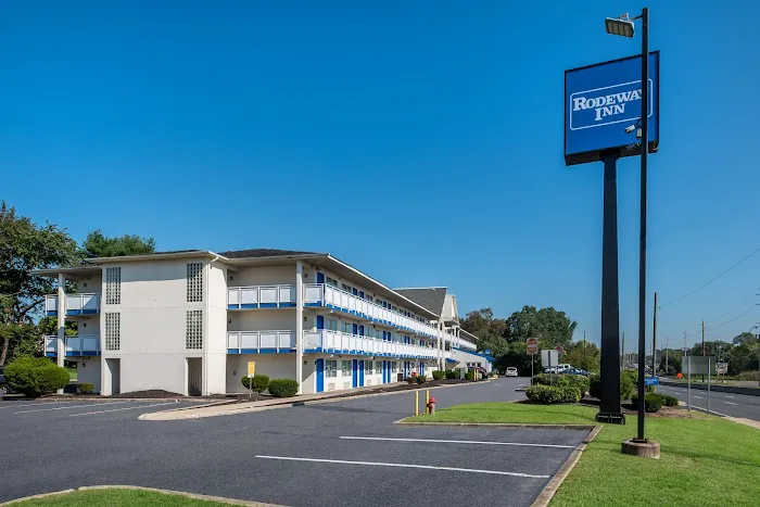 Rodeway Inn 4