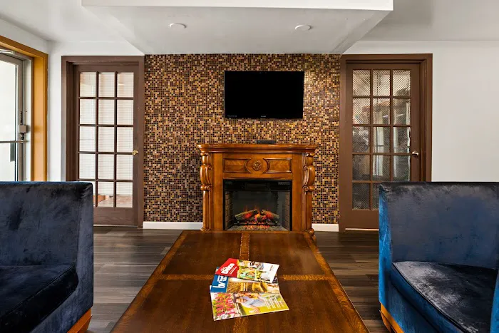 Rodeway Inn 4