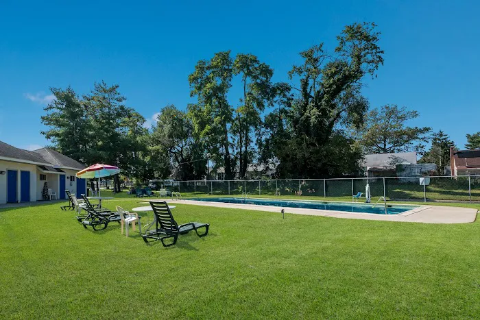Rodeway Inn 4