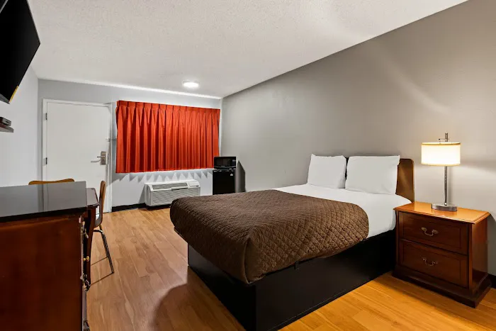 Rodeway Inn 4