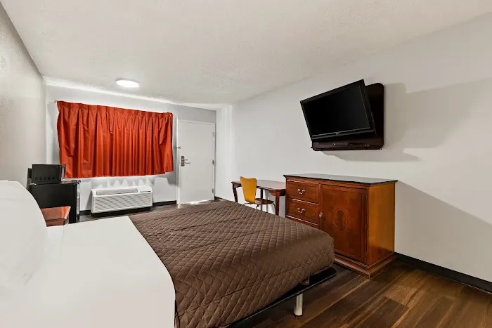 Rodeway Inn 4