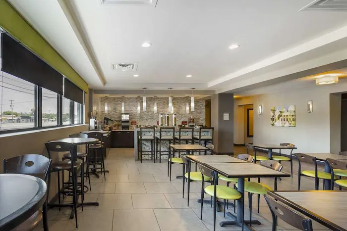 Best Western Plus Philadelphia-Pennsauken Hotel 4