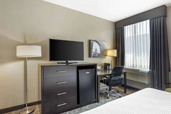 Best Western Plus Philadelphia-Pennsauken Hotel 4