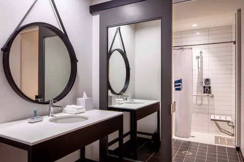 Aloft Philadelphia Downtown 5