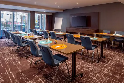 Aloft Philadelphia Downtown 5