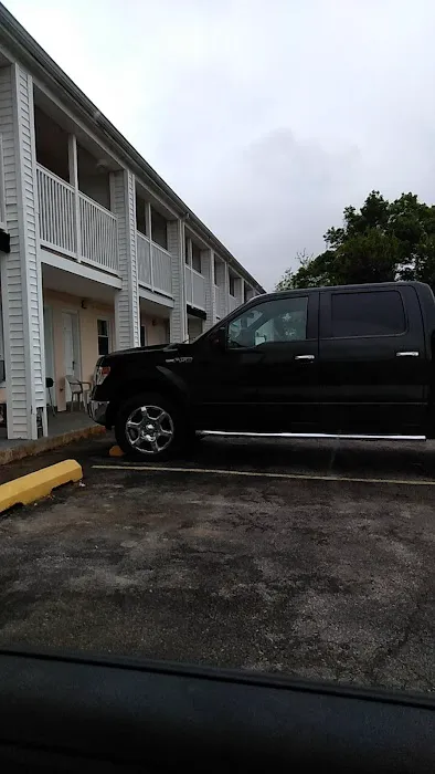 USA Inn and Suites 4