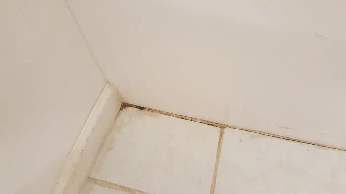 USA Inn and Suites 4