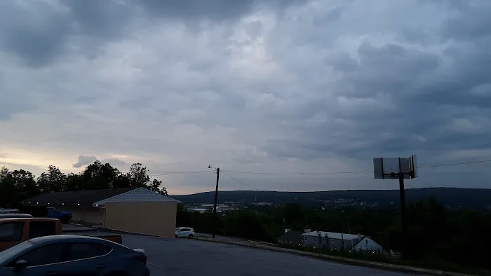 USA Inn and Suites 4