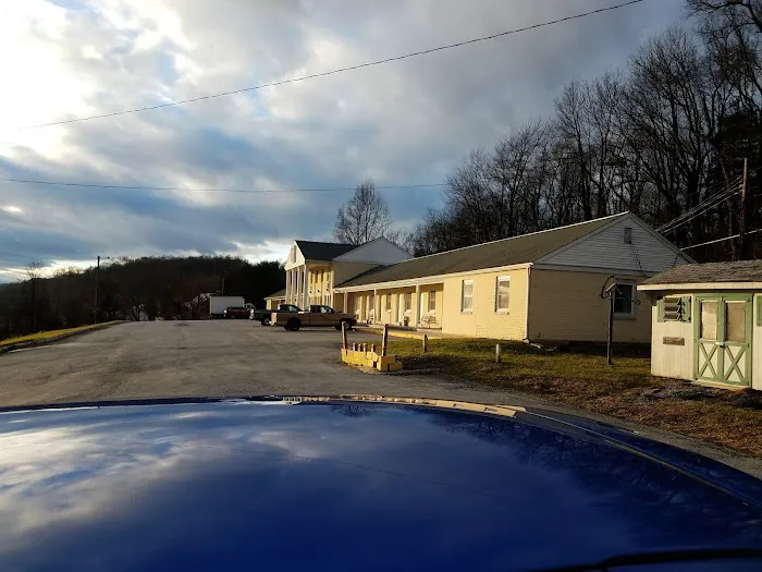 USA Inn and Suites 4