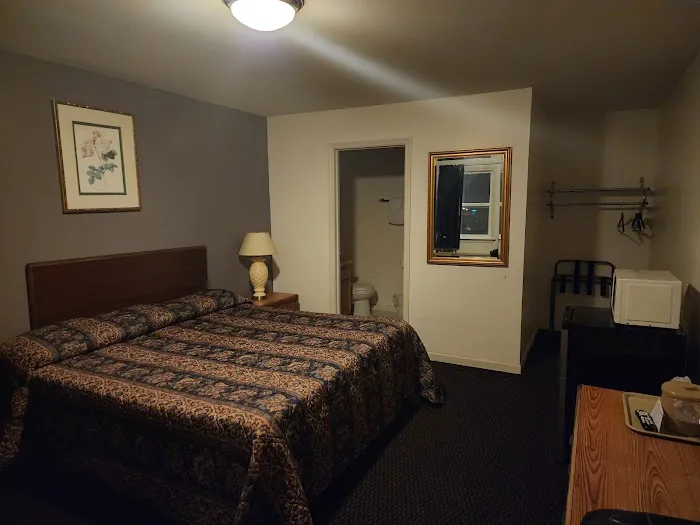 USA Inn and Suites 4
