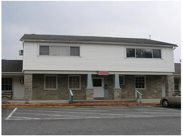 Red Carpet Inn & Suites Morgantown, PA 4