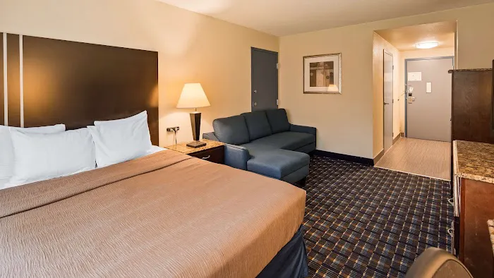 Best Western Plus Reading Inn & Suites 4
