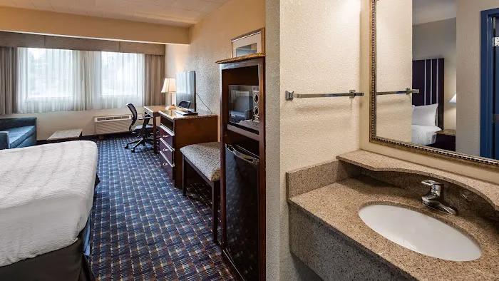 Best Western Plus Reading Inn & Suites 4