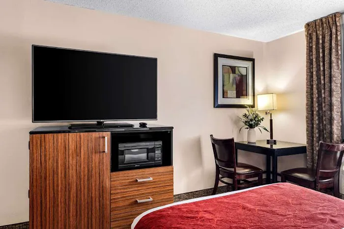 SureStay Plus by Best Western Reading North 4