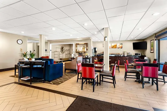 SureStay Plus by Best Western Reading North 4