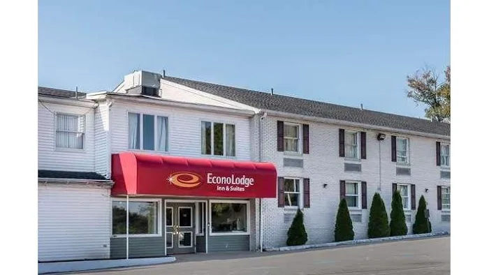 Econo Lodge Airport 4