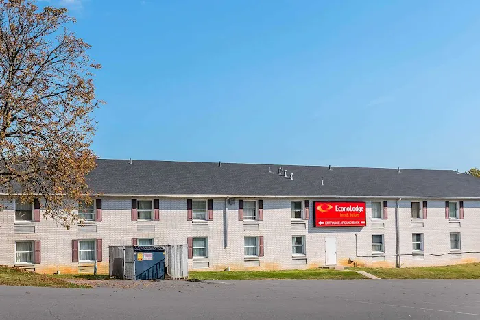Econo Lodge Airport 4
