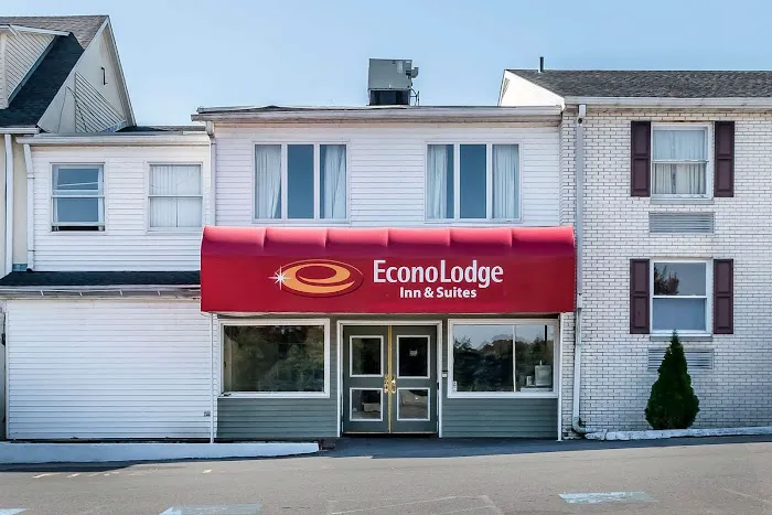 Econo Lodge Airport 4