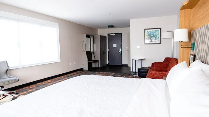 Holiday Inn & Suites Philadelphia W - Drexel Hill by IHG 4