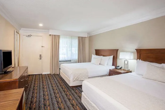 Days Inn by Wyndham Springfield/Phil.Intl Airport 4