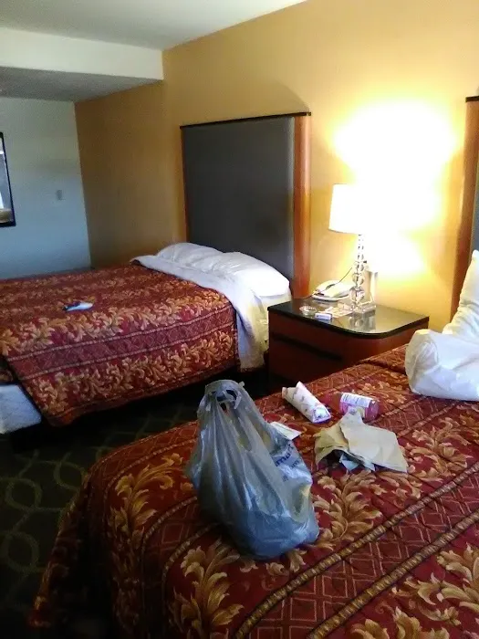 Media Inn & Suites 4