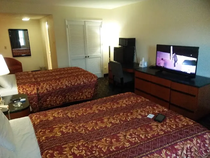 Media Inn & Suites 4
