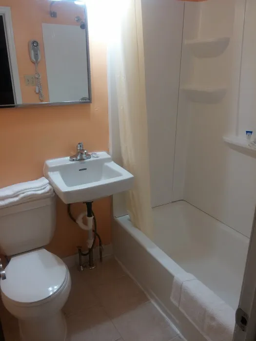 Media Inn & Suites 4