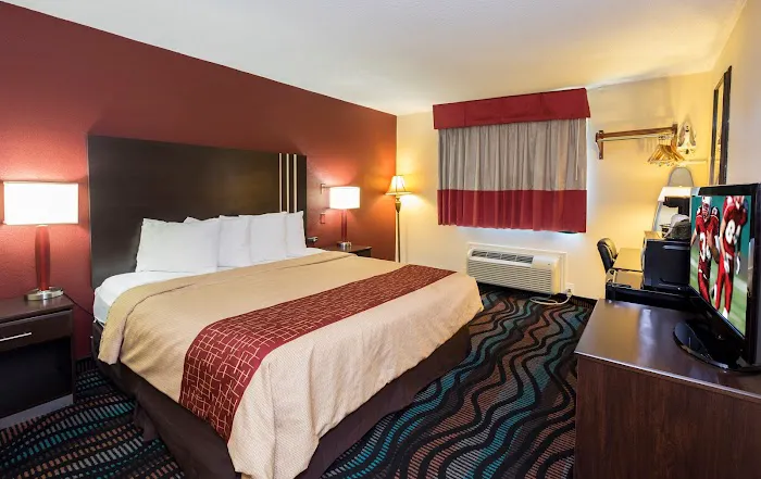 Red Roof Inn Binghamton North 4