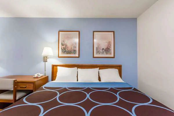 Super 8 by Wyndham Norwich 4