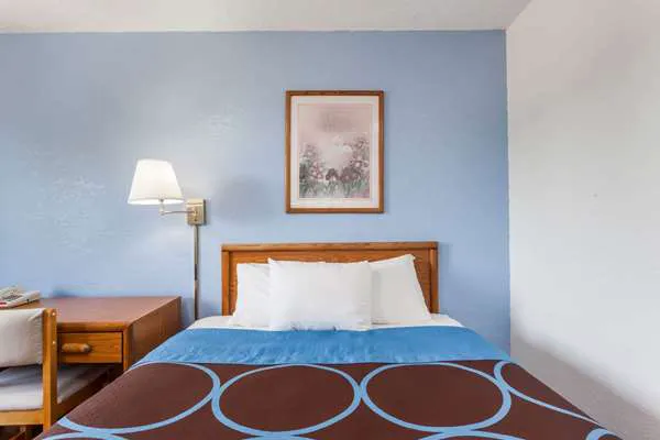Super 8 by Wyndham Norwich 4