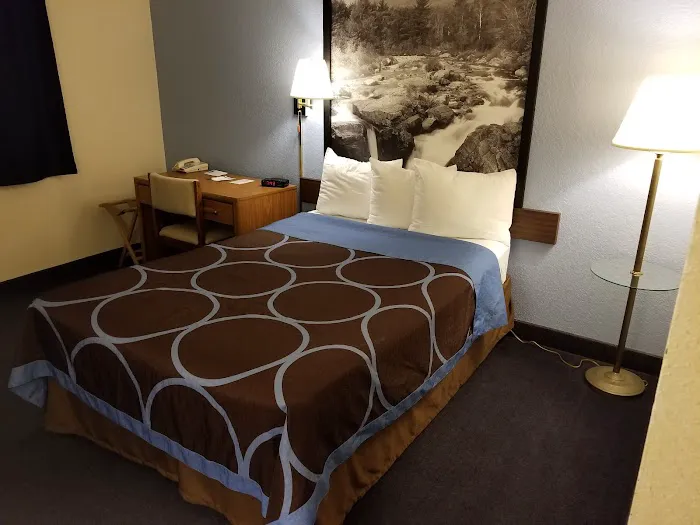 Super 8 by Wyndham Norwich 4