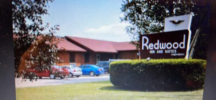 Redwood Inn & Suites 4