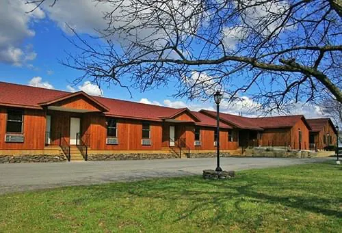 Redwood Inn & Suites 4