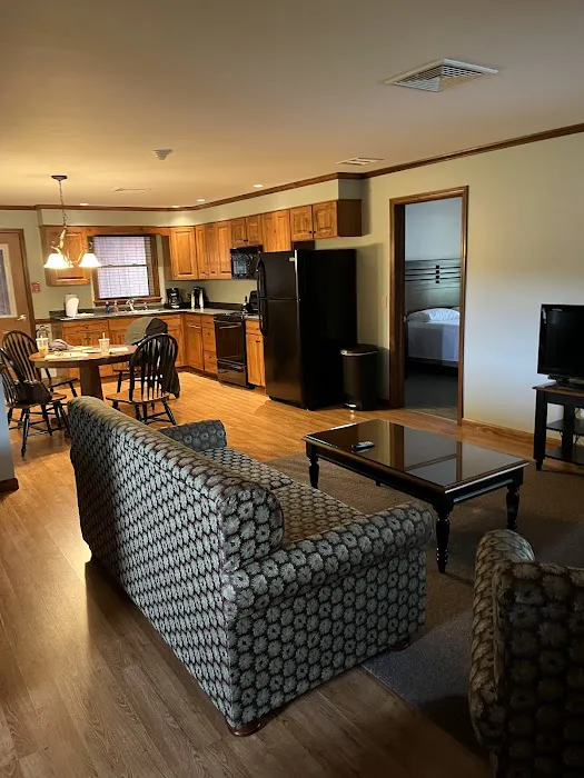 Redwood Inn & Suites 4