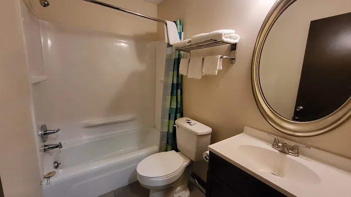 Sullivan Trail Inn & Suites 4