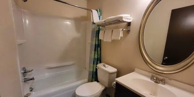 Sullivan Trail Inn & Suites