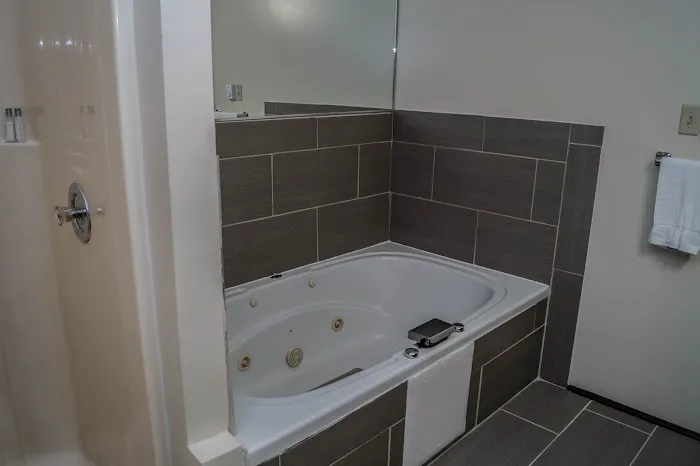 Sullivan Trail Inn & Suites 4