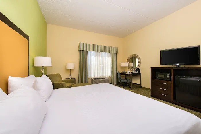 Holiday Inn Express & Suites Dickson City - Scranton by IHG 4