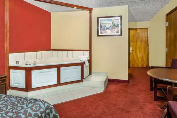 Days Inn by Wyndham Scranton PA 4